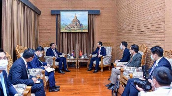 MLC Foreign Ministers' Meeting: Vietnam's FM Meets Foreign Officials