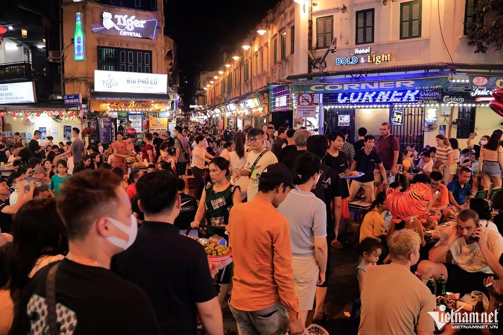 Having a Blast at Hanoi's Beer Street
