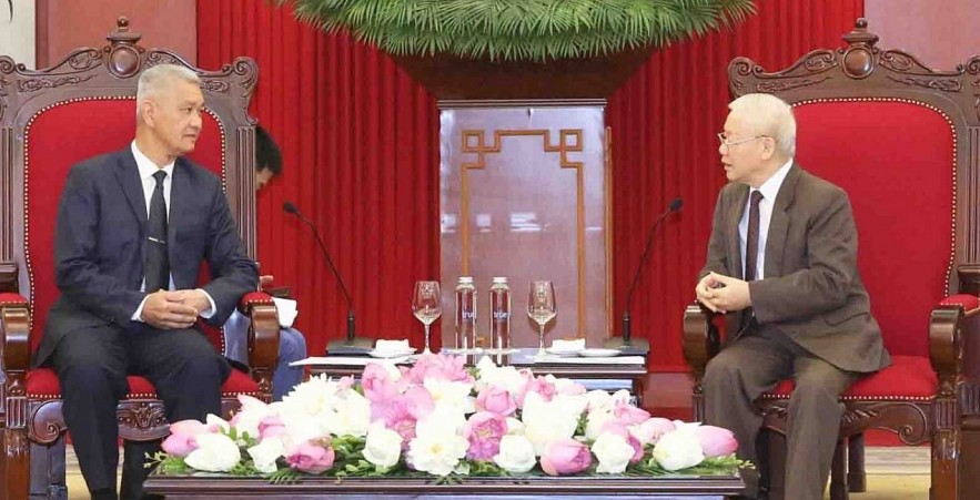 Laos Officials Visit Vietnam to Consolidate Bilateral Relations