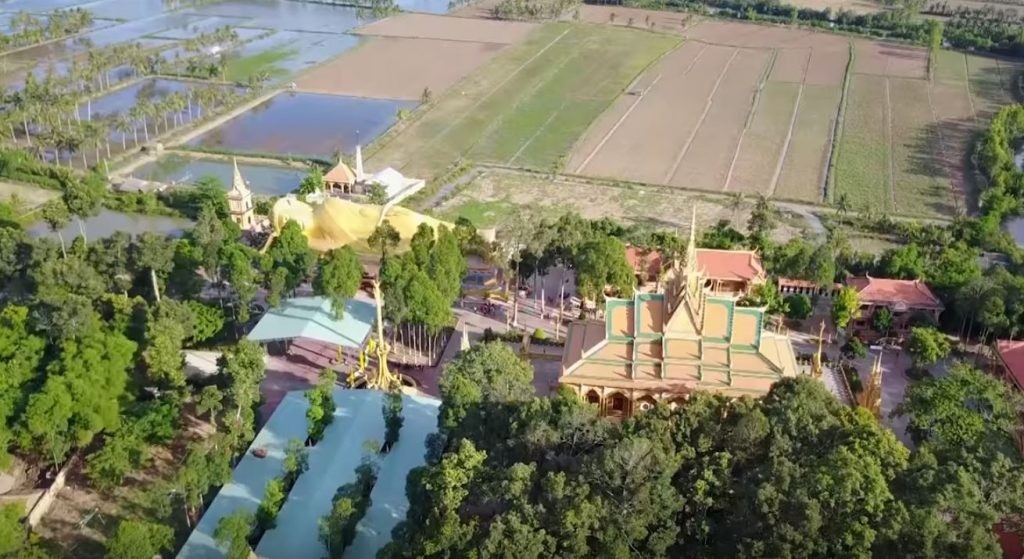 The 600-year-old Golden Pagoda in Tra Vinh Boasts Palace-like Magnificence