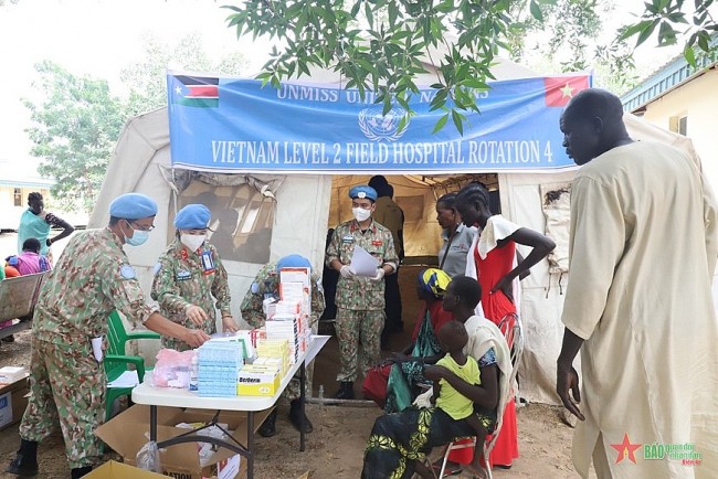 Vietnamese Blue-Beret Doctors Continue Aid South Sudan People Amid Flooding