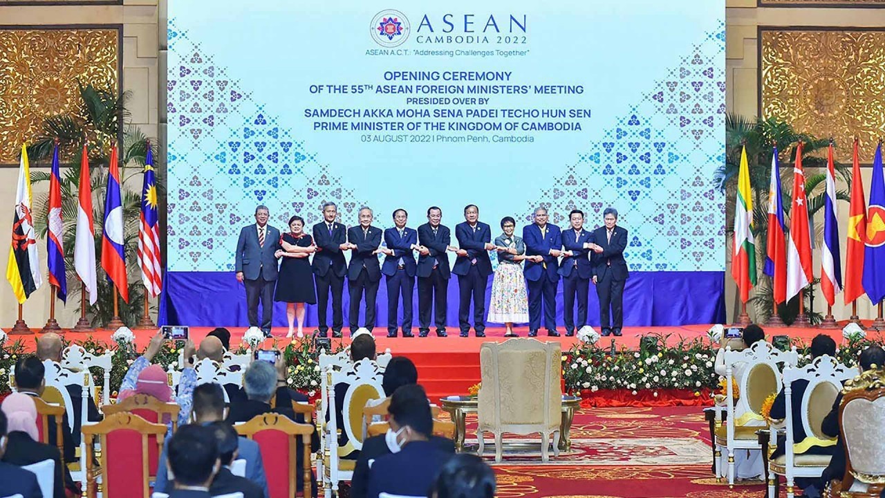 promote aseans central role in settling south china sea disputes
