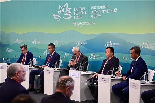 2022 Eastern Economic Forum: Vietnam, Russia Hold Business Dialogue
