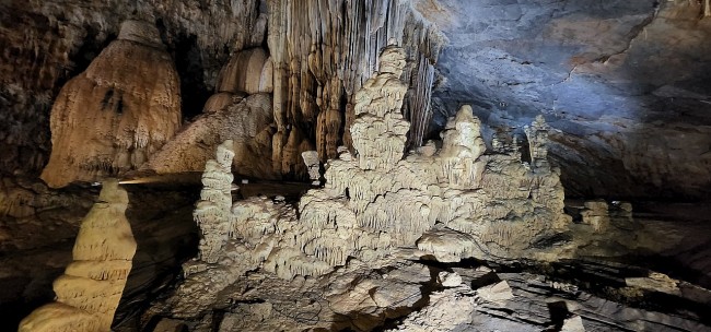IUCN Promotes Cooperation in Cave Tourism Between Vietnam-Laos