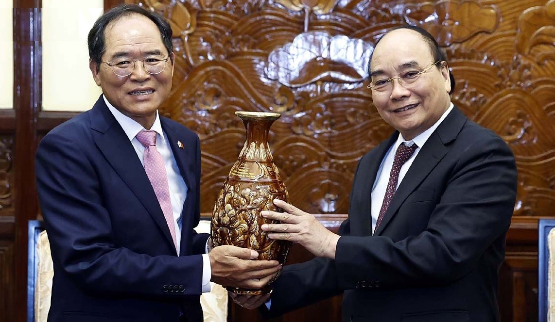 vietnamese president receives outgoing rok ambassador