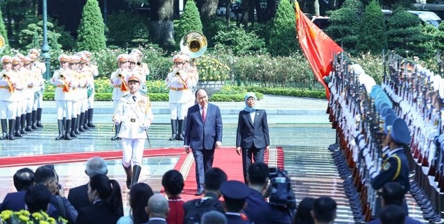 vietnam leading important partner of singapore in region singaporean president