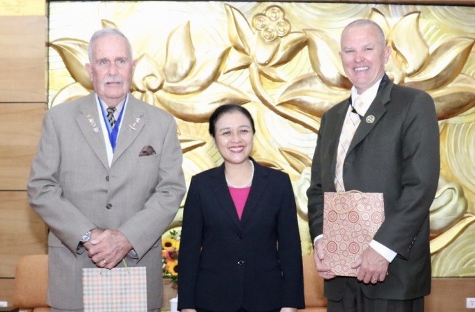 vufo president presented medal of honor by four chaplains memorial foundation