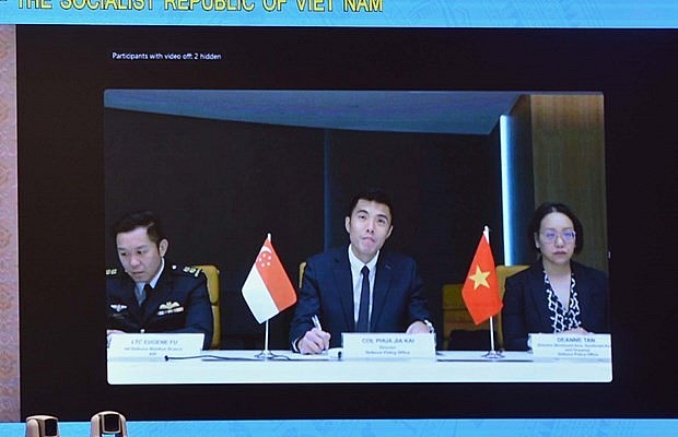 Vietnam News Today (Oct. 26): Vietnam, Singapore Beef Up Defense Cooperation