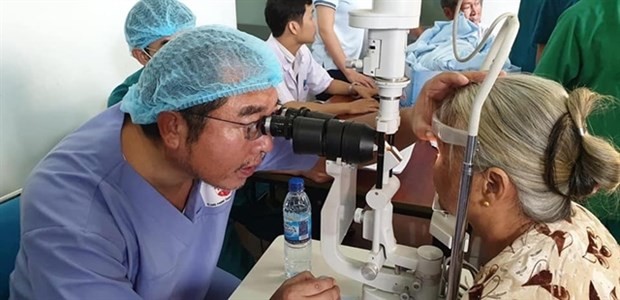 Japanese Eye Doctor Earns “Nobel Prize of Asia” for 20-Year-Dedication in Vietnam