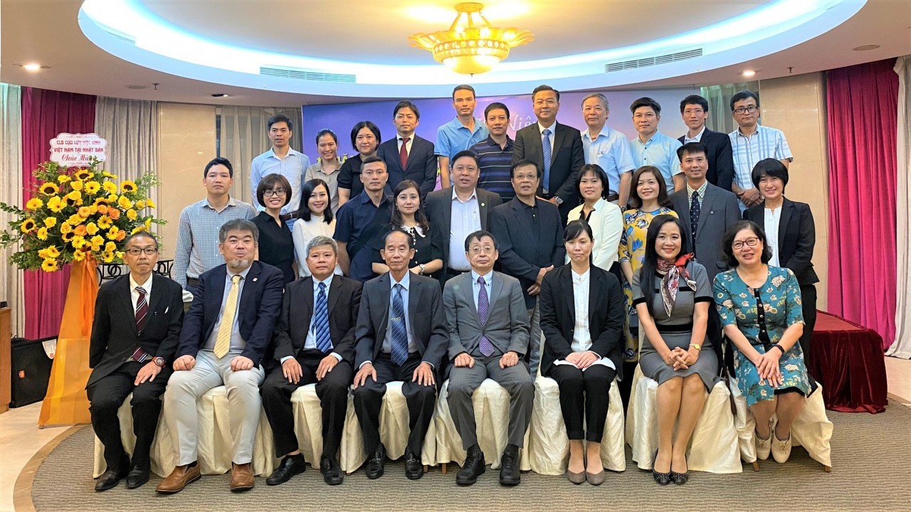alumni club connects vietnamese students in fukuoka