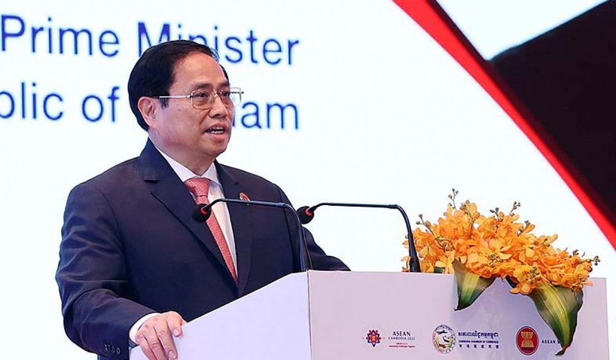 vietnam news today nov 11 vietnam calls for global approach to crisis at asean business investment summit