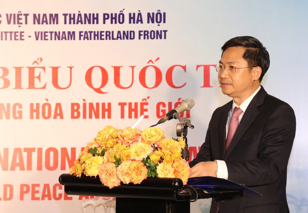 Vice Chairman of Hanoi People's Committee Ha Minh Hai speaks at the meeting. Photo: Thu Ha 