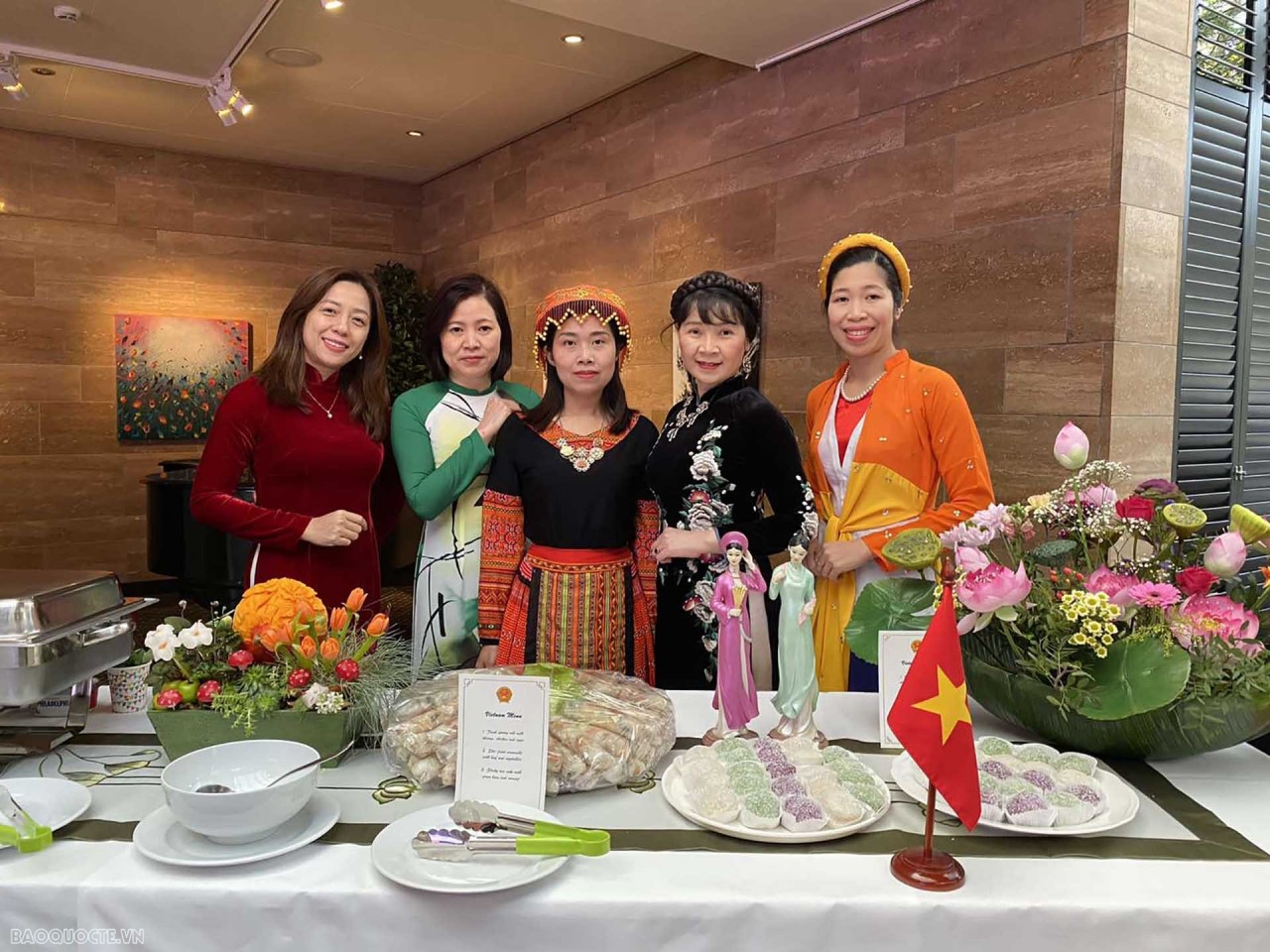 vietnamese culture and traditional costumes introduced in netherlands