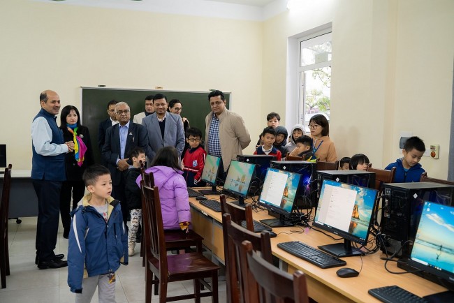Indian Businesses Present Computer Lab for Disadvantaged Children in Hanoi