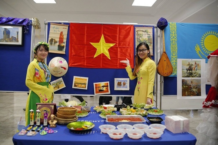 THE COMMON ROOF FOR VIETNAMESE YOUTH IN A FOREIGN COUNTRY