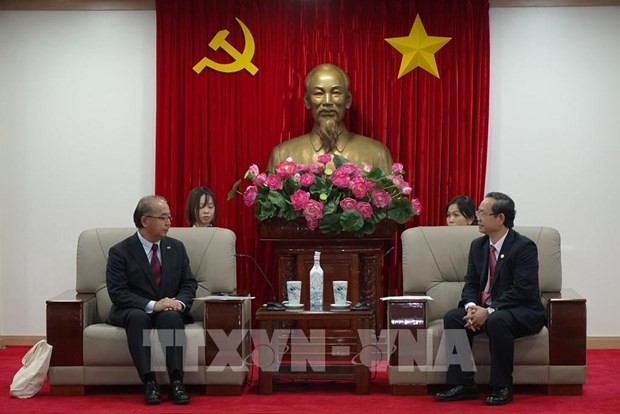 Vice Chairman of the Binh Duong Provincial People's Committee Nguyen Van Danh (R) receives Governor Nitta Hachiro. Photo: VNA