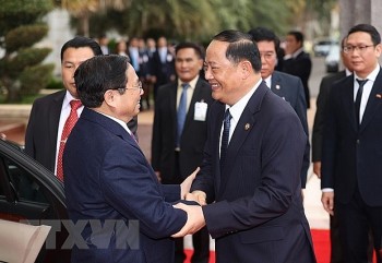 Prime Minister Arrives in Vientiane, Starting Official Visit to Laos
