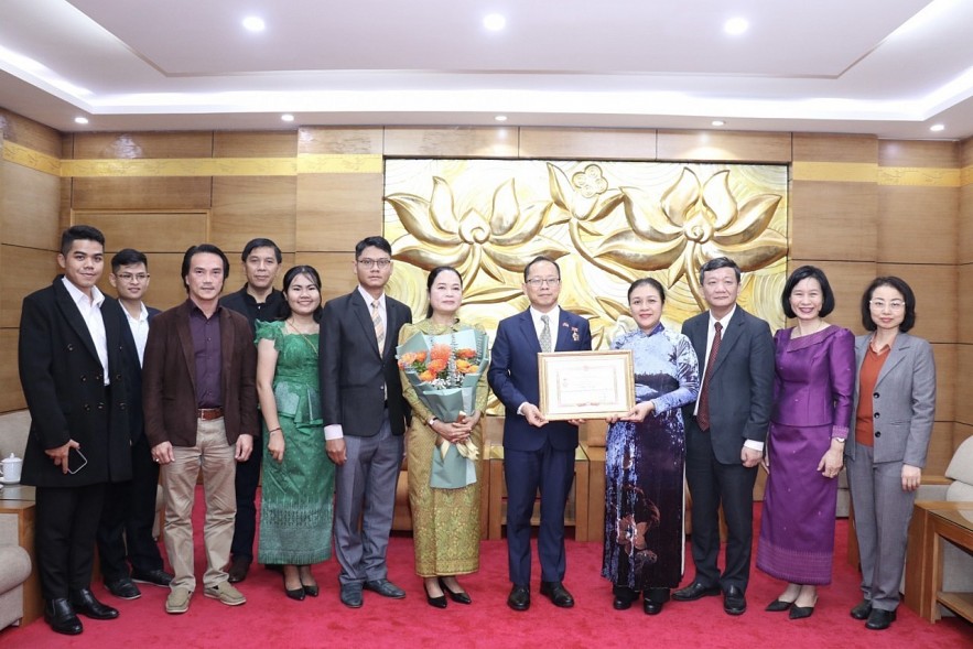 VUFO Presents Insignia to Cambodian Ambassador