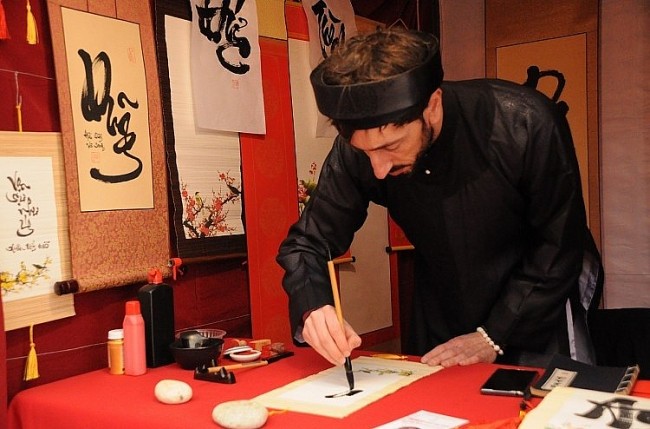 Calligraphy master Jean Sébastien Grill: My Mission is to introduce Vietnamese culture in France