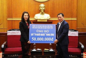 Golden Hammer and Sickle Award Overseas Winners Donate Their Prize to the Poor