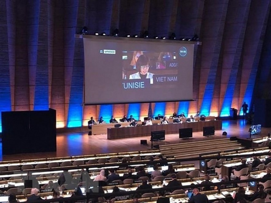Ambassador Le Thi Hong Van, head of the Permanent Delegation of Vietnam to UNESCO speaks at a plenary session of the UNESCO General Assembly (Photo:VNA)