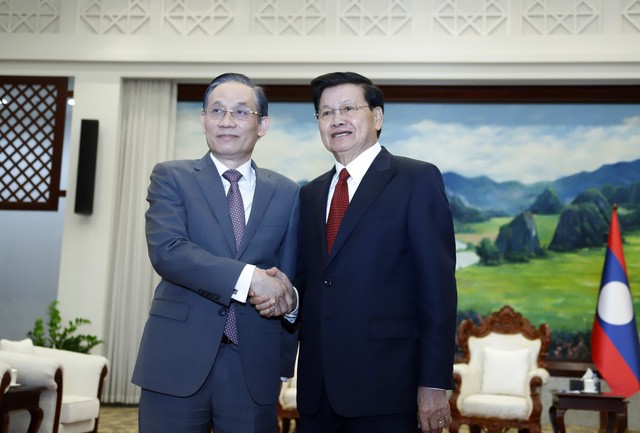 General Secretary of the Lao People's Revolutionary Party and President of Laos Thongloun Sisoulith meets Le Hoai Trung, Chairman of its Commission for External Relations. Photo: VNA