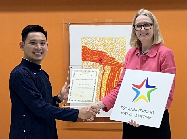 "Connection is the Main Theme for my logo for VN-Australia's 50 years of Relations"
