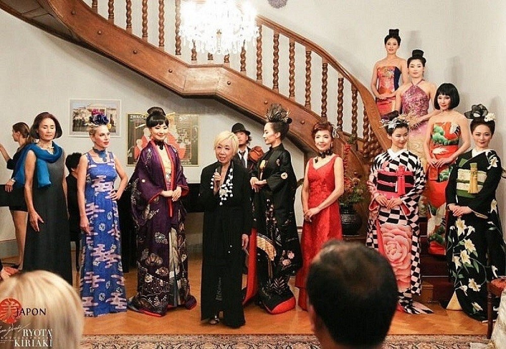 Designer Kobayashi Eiko at a kimono show in Hungary in 2019. Source: Be-Japon