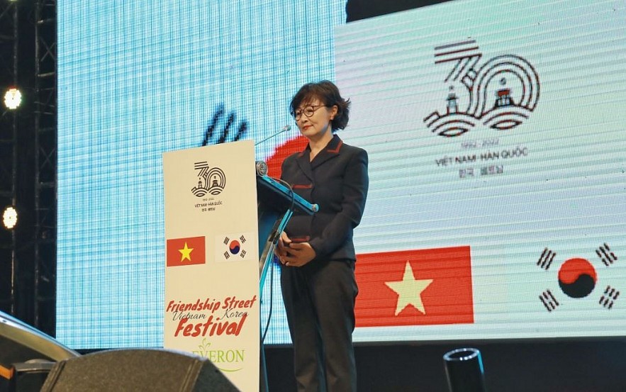 Thousands Enjoy Vietnam - Korea Friendship Street Festival in Hanoi