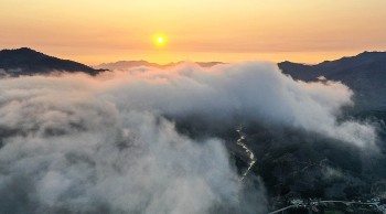 Experience Daybreak On Truong Son Dong Peak