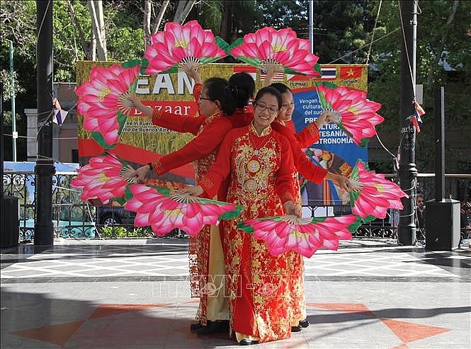 ASEAN Fair in Argentina Kicks Off With Vietnamese Customs