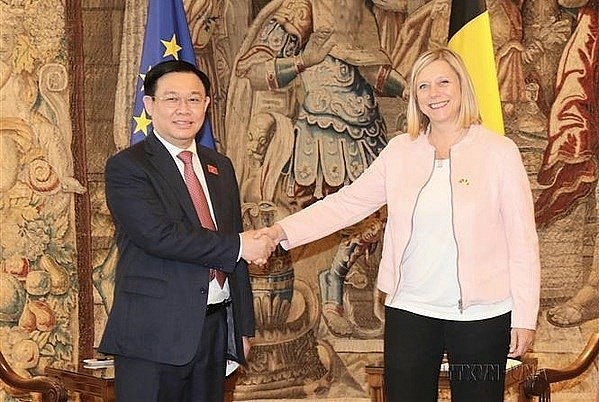 National Assembly Chairman Vuong Dinh Hue (L) meets with President of the Chamber of Representatives of Belgium Éliane Tillieux in Brussels on September 9, 2021. (Photo: VNA)