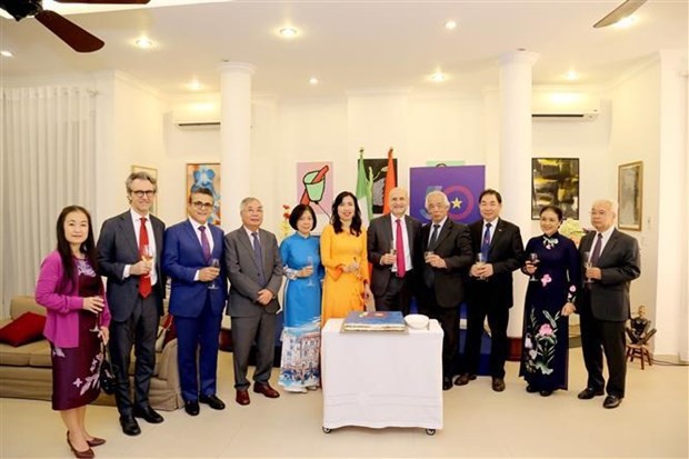 The Italian Embassy in Vietnam held a ceremony in Hanoi on March 23 to mark the 50th anniversary of Vietnam-Italy diplomatic ties. Photo: VNA
