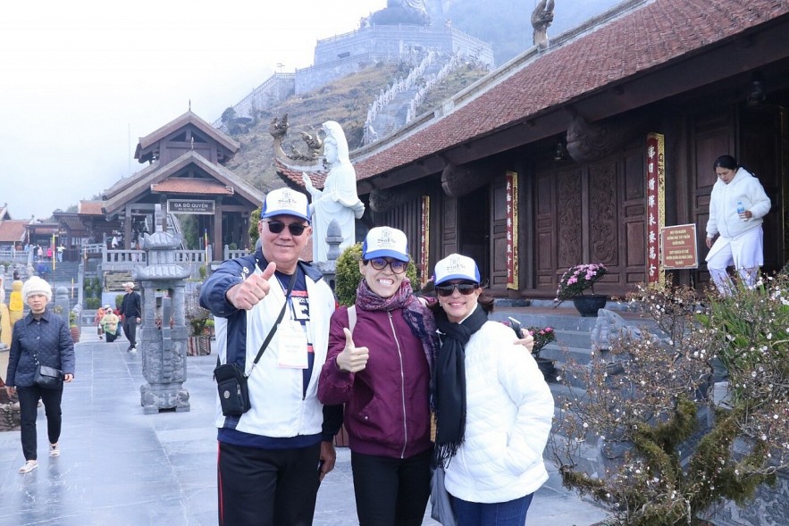 International friends visit the spiritual cultural complex on the top of Fansipan (Photo: Thu Ha)
