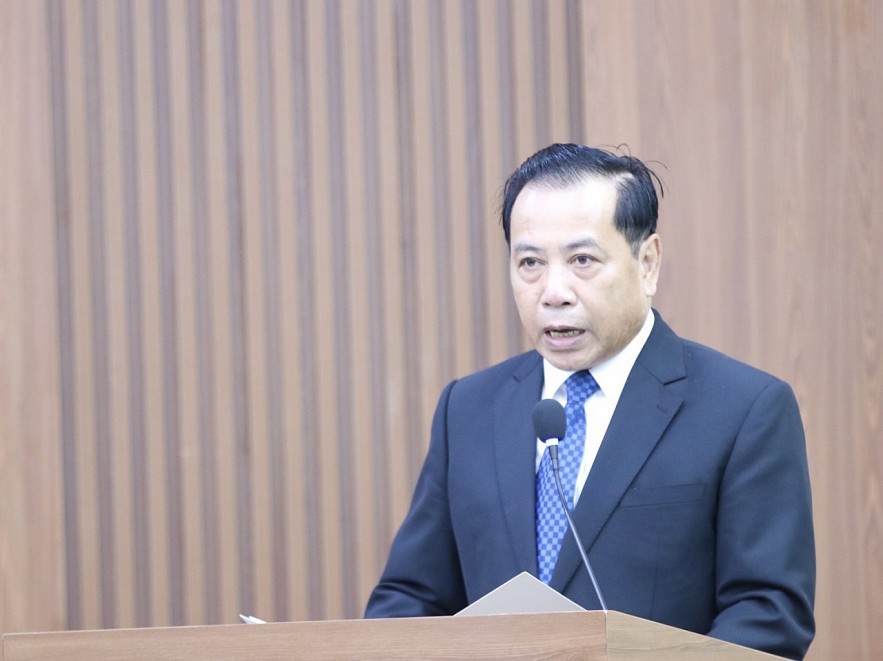 Permanent Vice Chairman of the Vietnam Peace Committee Tran Dac Loi