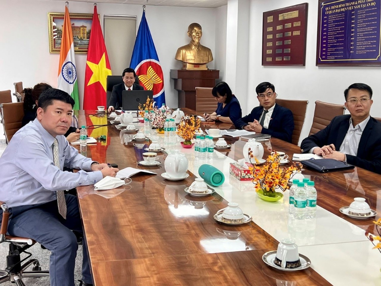 India-Based Vietnam Embassy Meets Overseas Vietnamese