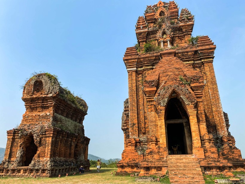 The Main Tower (on the right) and Fire Tower (on the left). Photo: Hoang Vinh 
