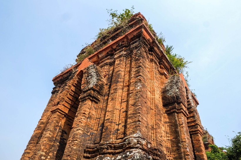 The Bia Tower (Posah). Photo: Hoang Vinh 