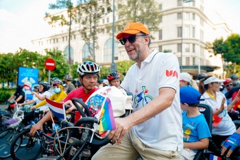 Cycling Through Ho Chi Minh City's District 1 to Mark 50 Years of Vietnam-Netherlands Ties