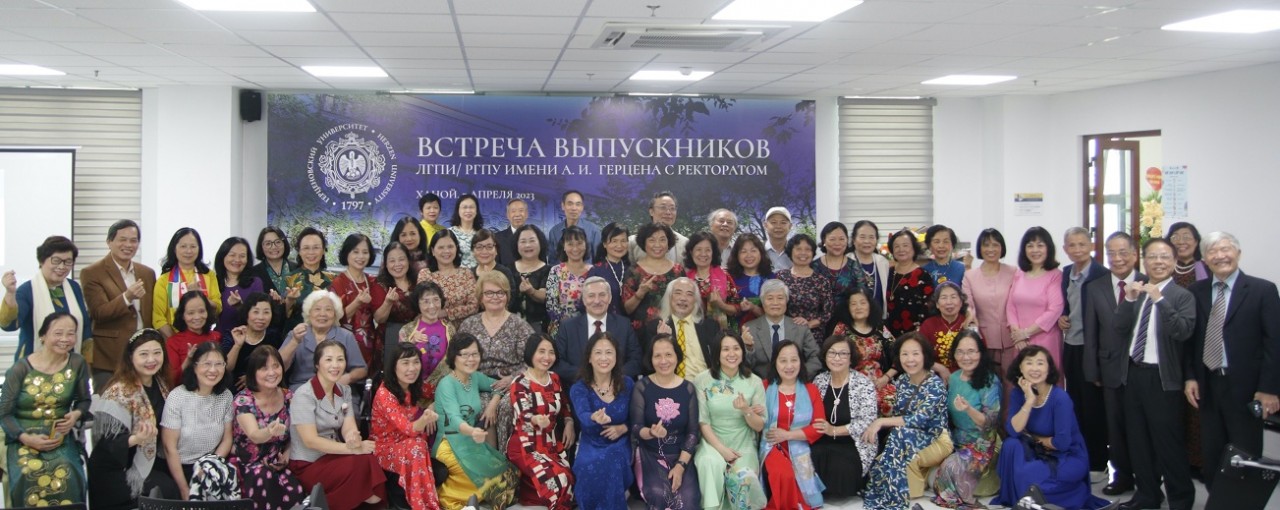 Russian, Vietnamese Teachers and Students Reunite in Hanoi