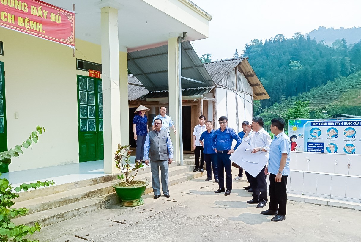 India Sponsors Construction of Facilities for A School in Lao Cai Province