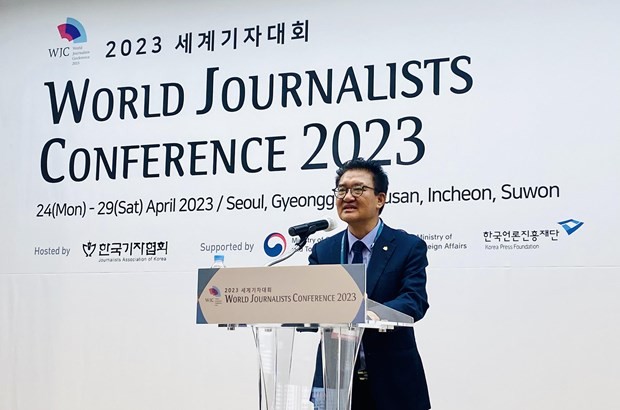 President of the Journalists Association of Korea Kim Dong Hoon delivers opening speech at the conference. Photo: Nguyen Yen