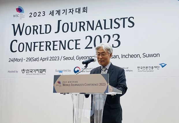 Pyo Wan Soo, Chairperson of the Korea Press Foundation, delivers a speech at the conference. Photo: Nguyen Yen