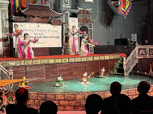 Vietnamese Cultural Heritages Introduced to UNESCO Community
