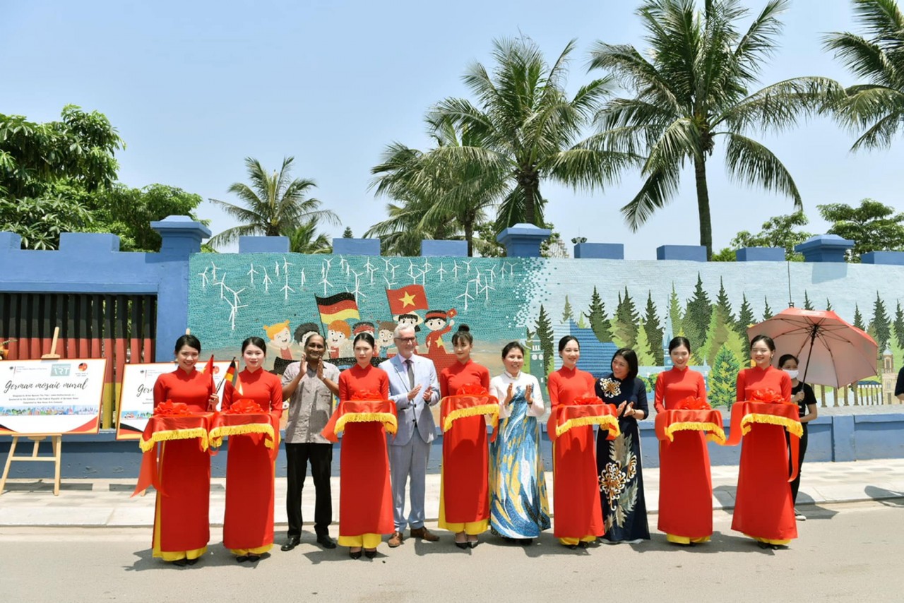Check out Message in Ceramic Painting "Vietnam - Germany Friendship" in Hanoi