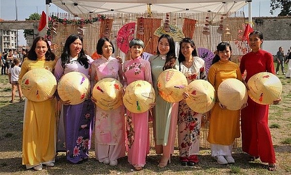 Vietnamese Culture Impresses at Italian Festival