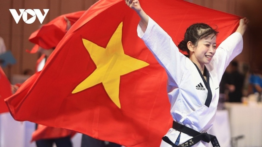 Chau Tuyen Van and her team-mates bring two more gold medals for Vietnam on May 12.