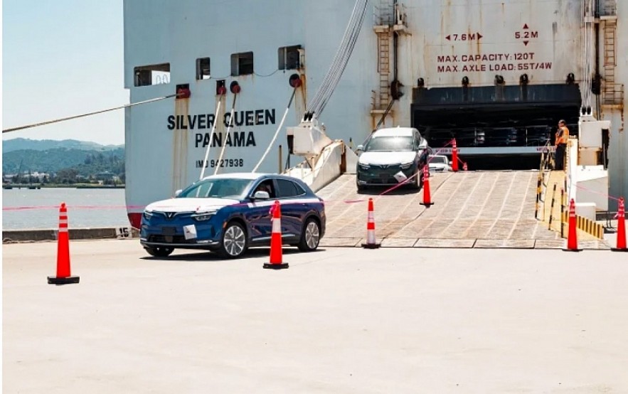 First VF8s leave Silver Queen afte reaching Benicia port, California.