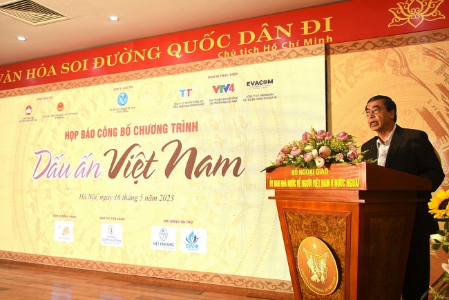 New TV Programme Brings Viet Expats Closer to Homeland