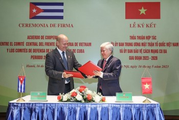 Delegation of Cuban Revolution Defence Committees Visits Vietnam
